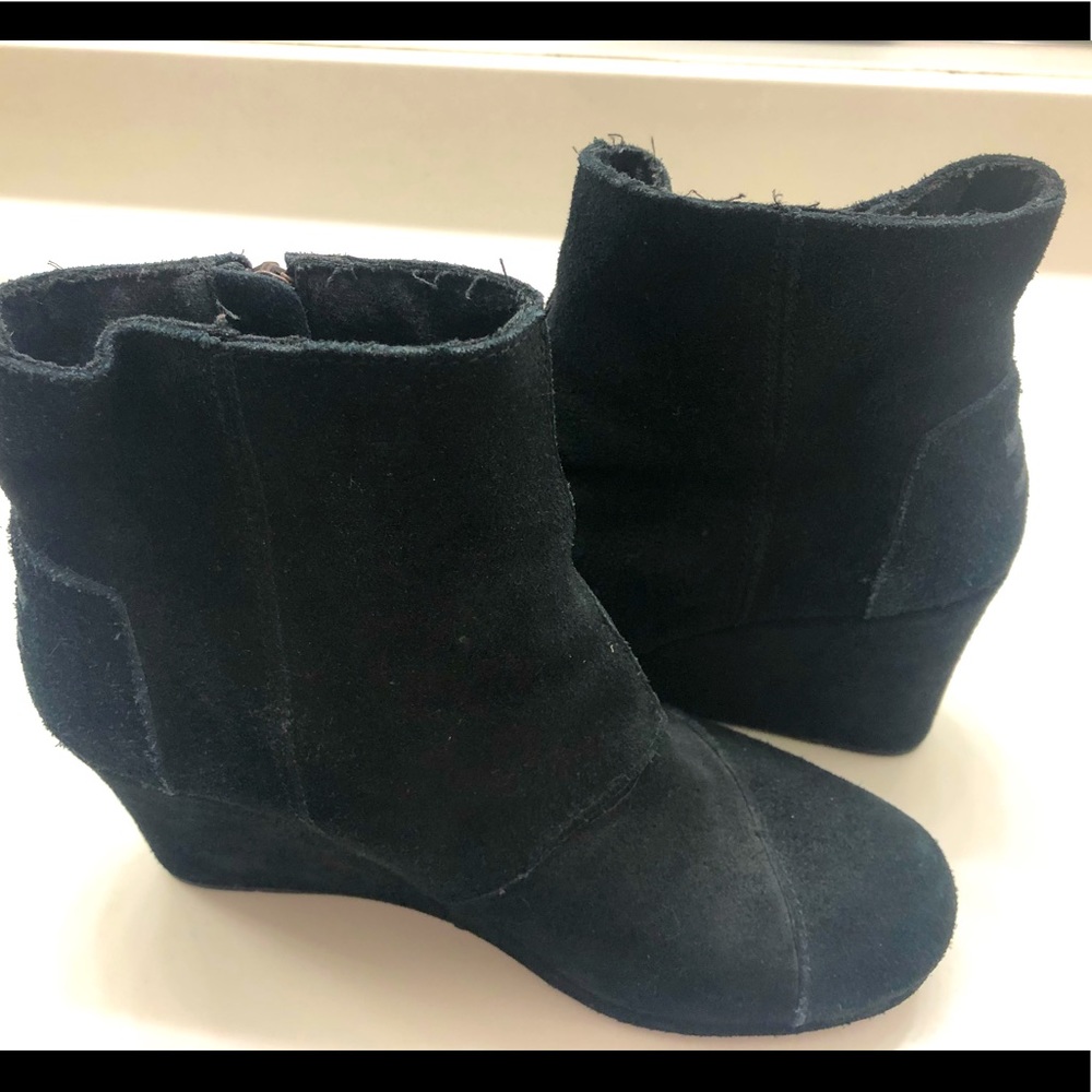 Tom’s Black Suede Wedge Booties 9.5